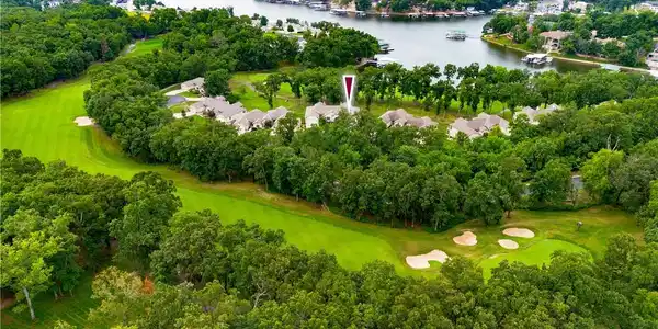 Image 2: Located in prestigious Porto Cima, right on the go