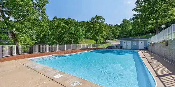 Image 4: Pool