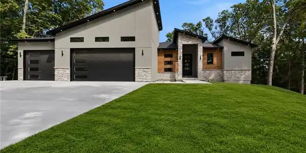 105 Fairoaks Lane