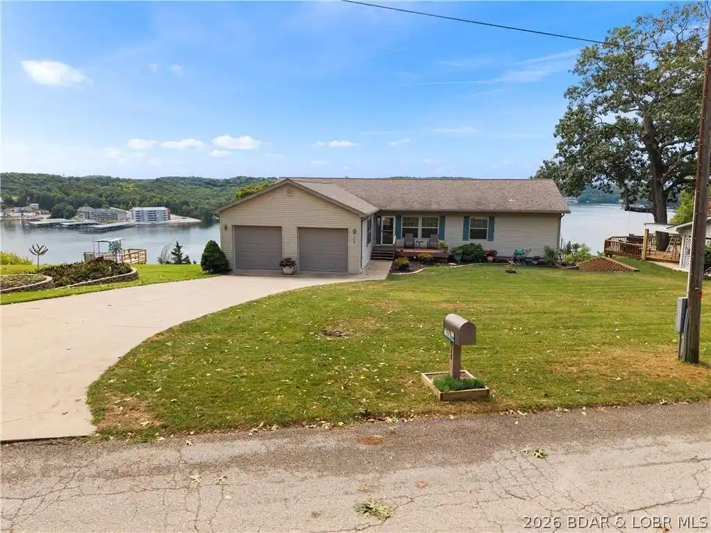 Image 1: Well cared for & loved 3 bed/3 full bath home with