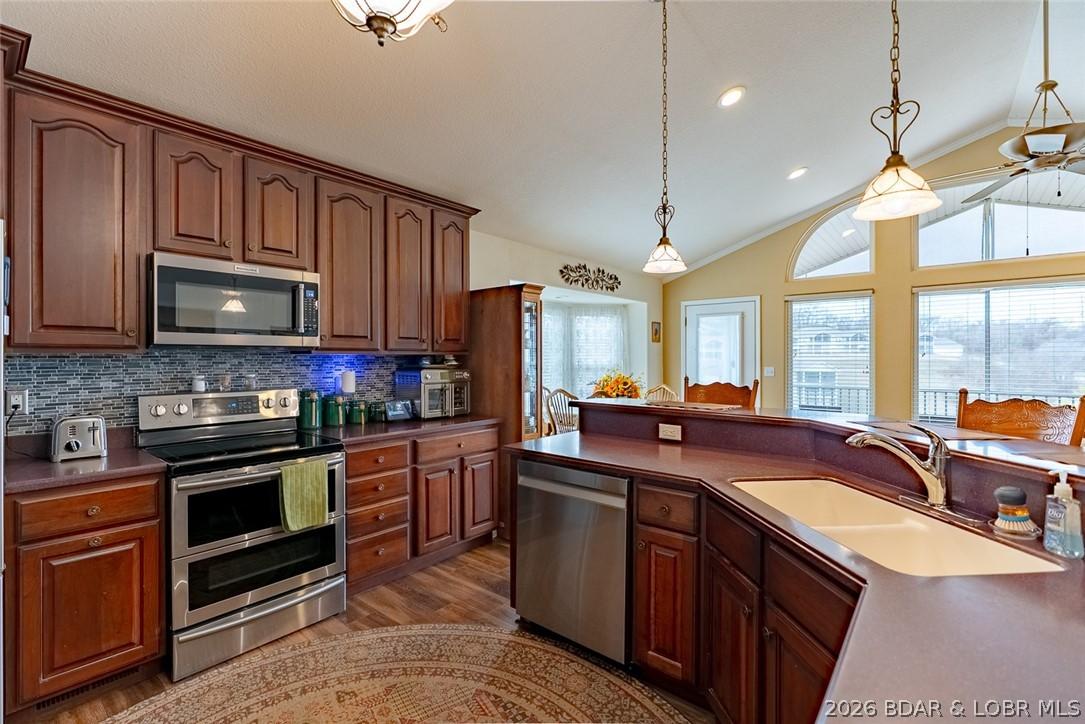 Image 4: Kitchen updated in 2016 w/custom cabinets, solid s