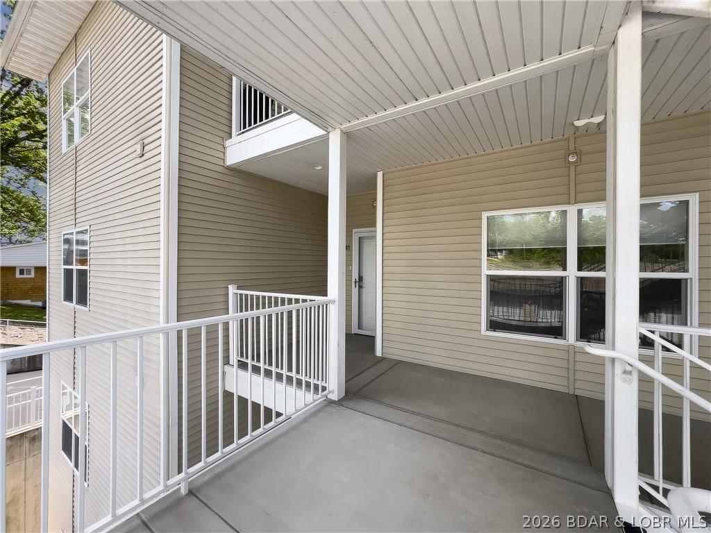 Image 3: Entry