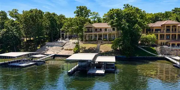 1135 Via Appia Drive
