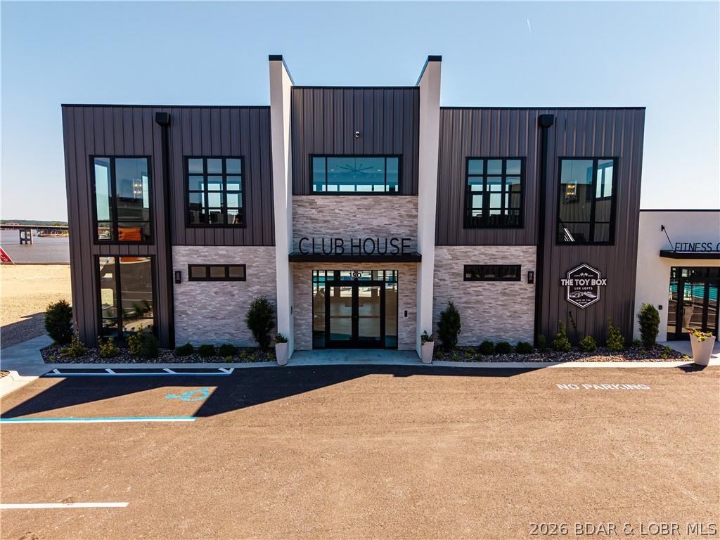 Image 3: Private Clubhouse- front view