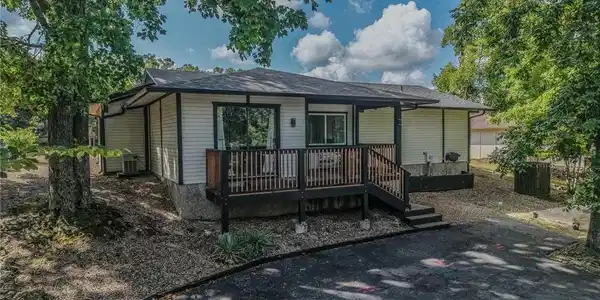 118 Moongate Drive