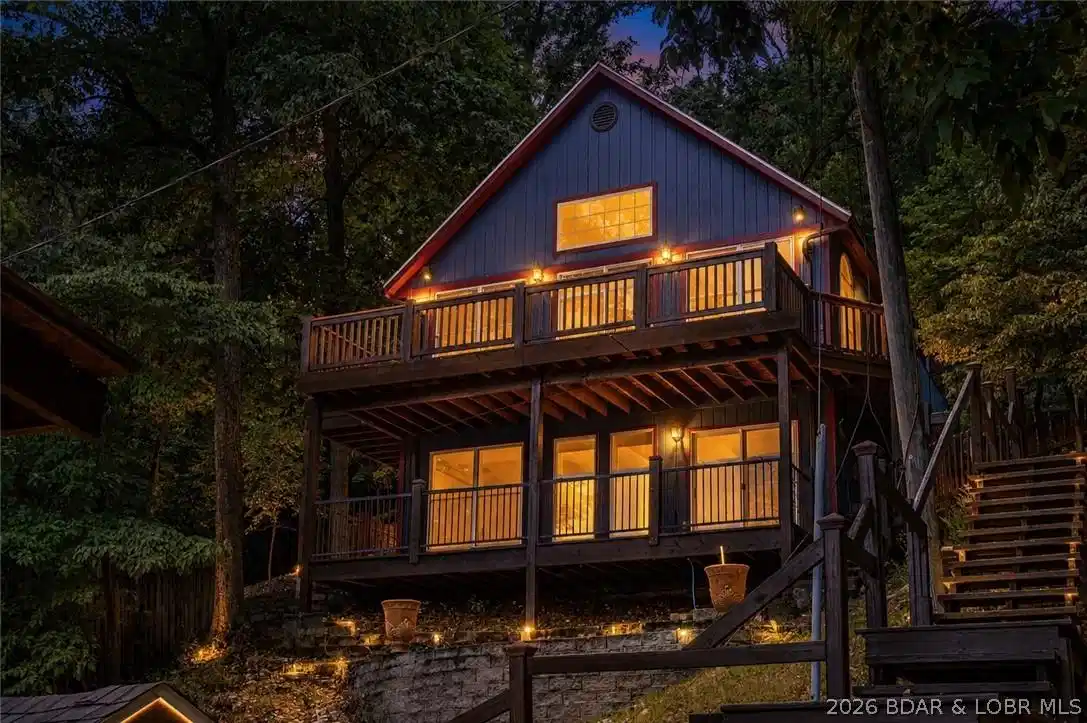 Image 1: Your Lake Escape!