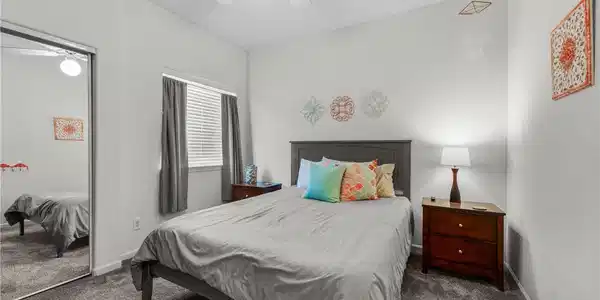 Image 3: Guest Bedroom #1