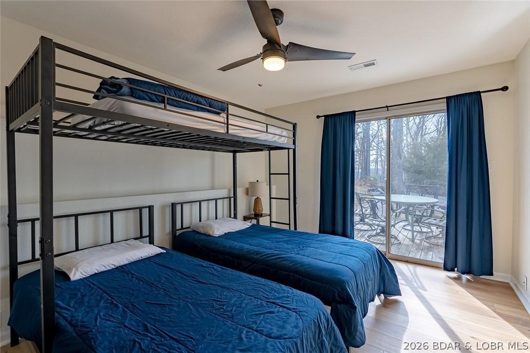 Image 4: Large Master Room w/ En-Suite Bathroom & Deck Acce