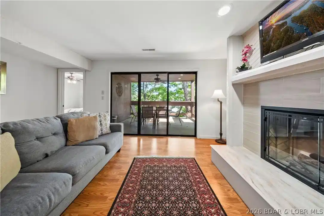 Image 1: Living Room