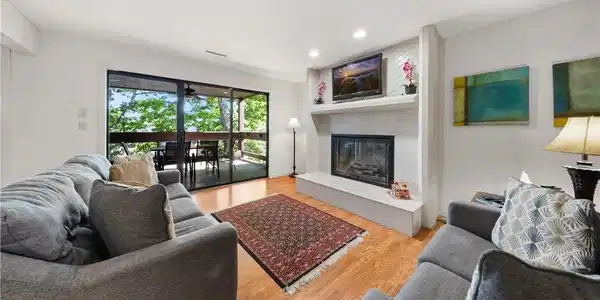 Image 2: Living Room