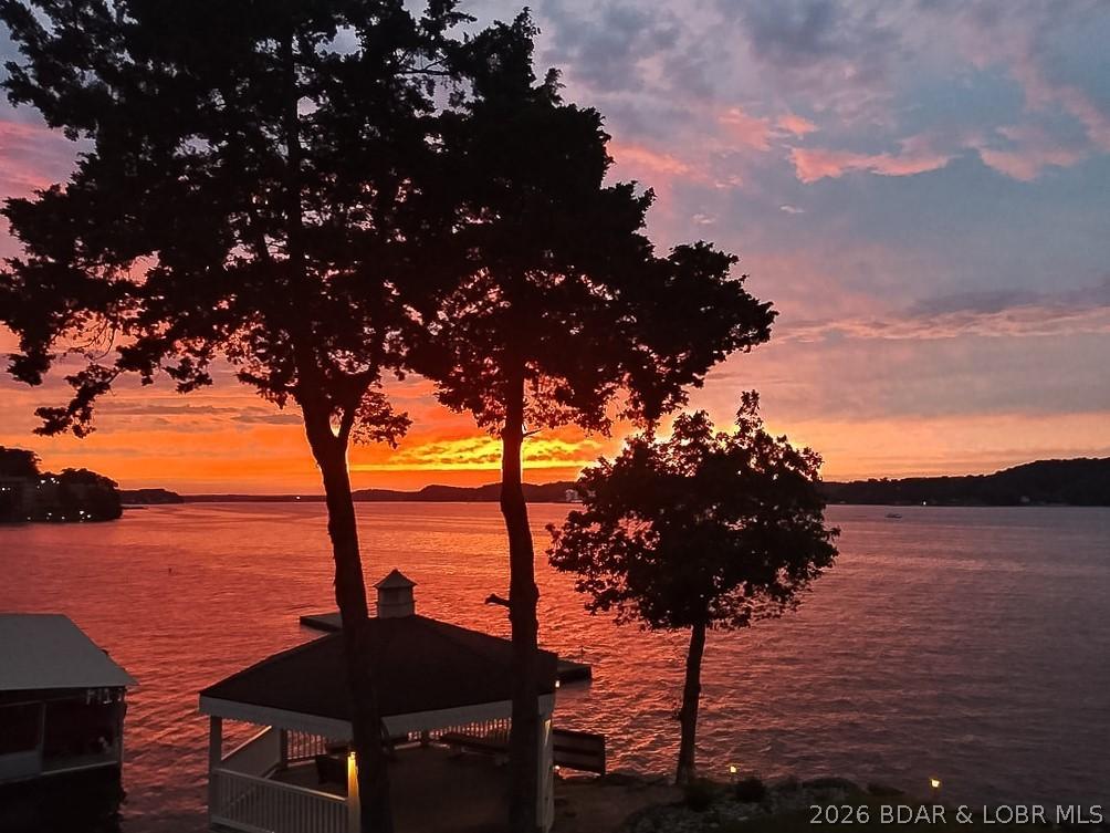 Image 1: Enjoy views of million dollar sunsets from the lak