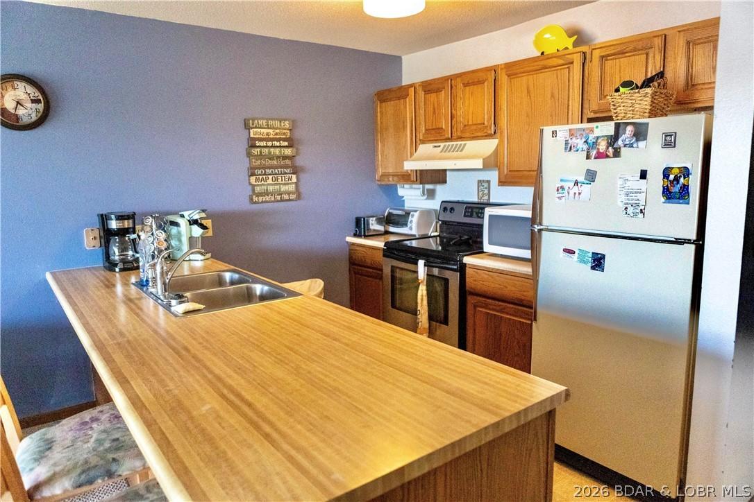 Image 3: Kitchen.