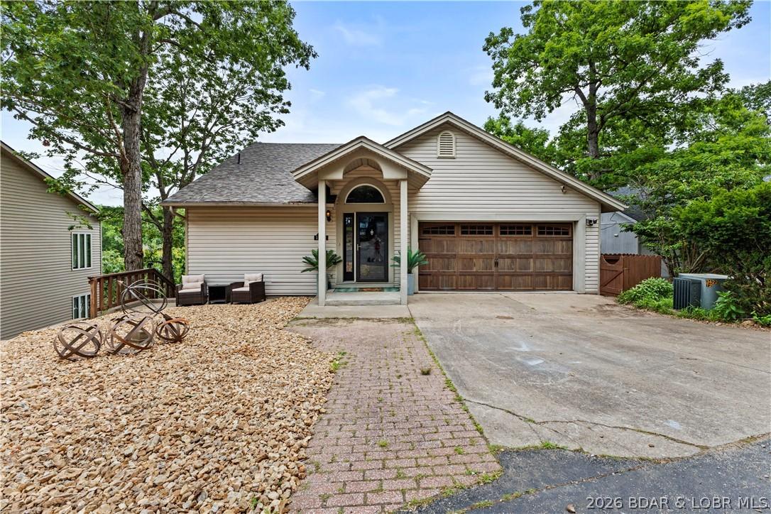 Image 2: Flat driveway - easy to enter - unheard of