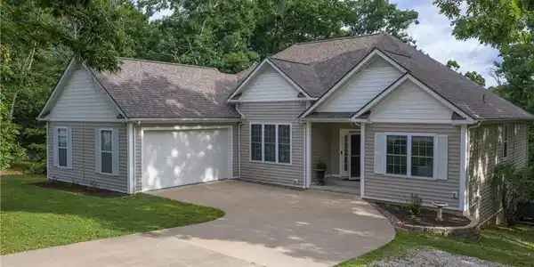 135 Clover Point