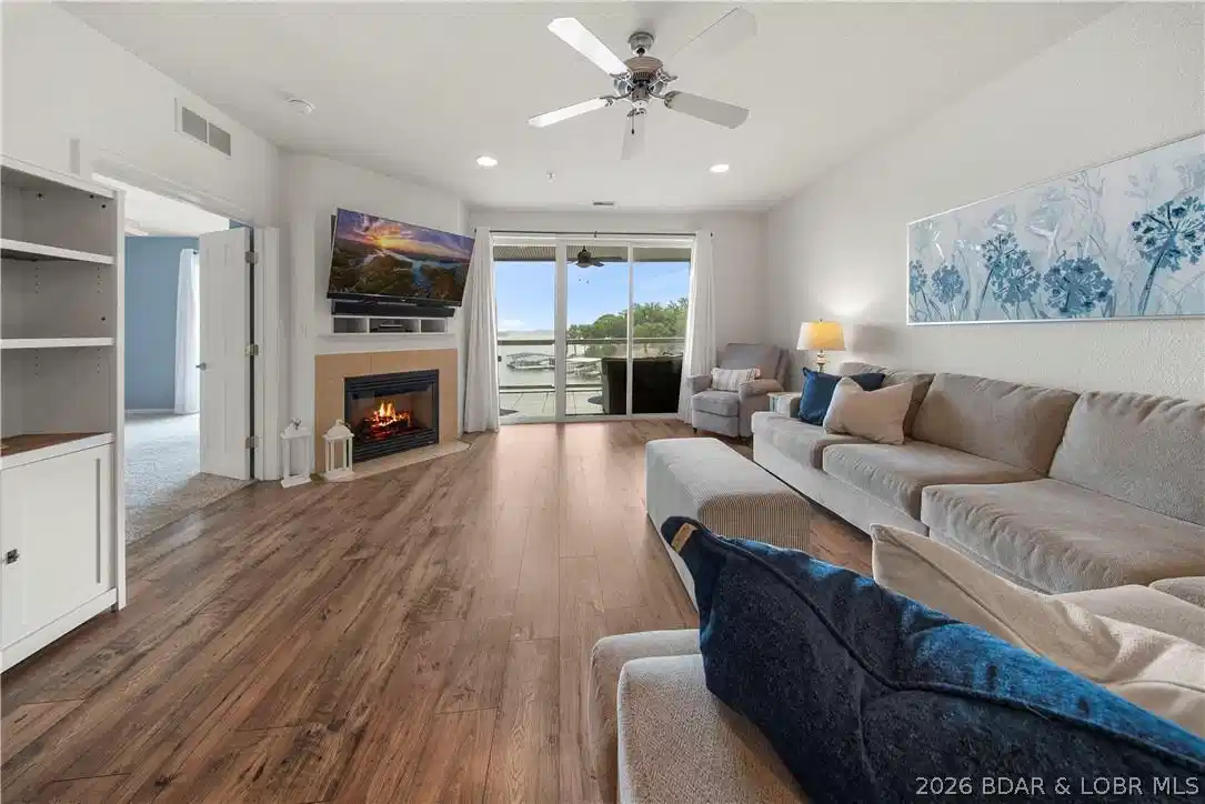 Image 1: Large great room & open floorplan