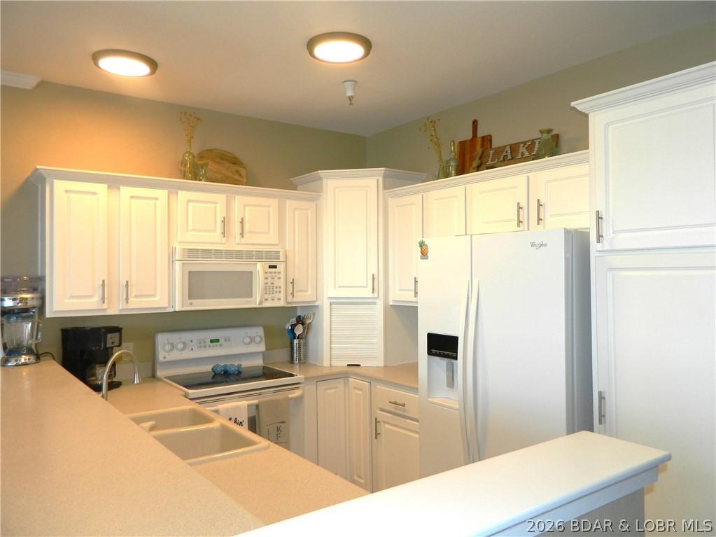 Image 3: Kitchen