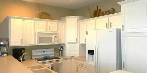 Image 3: Kitchen