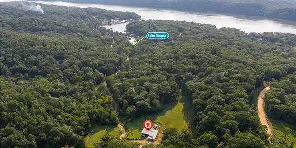 Image 2: Lake Access!