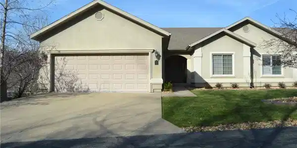 702 Waterford Circle