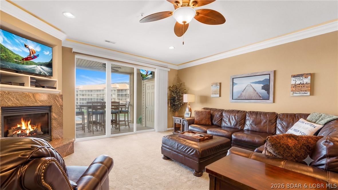 Image 3: Spacious Living
