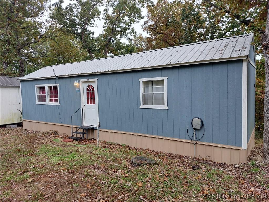 Image 1: well maintained 4 year old Tiny Home!