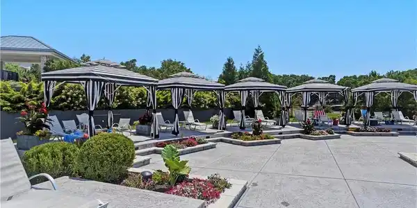Image 4: Community Entrance and Exterior