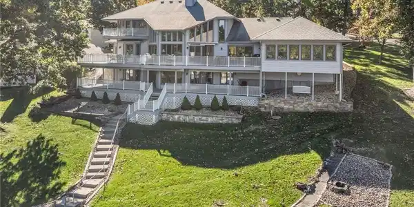 125 Sailaway Bay Drive