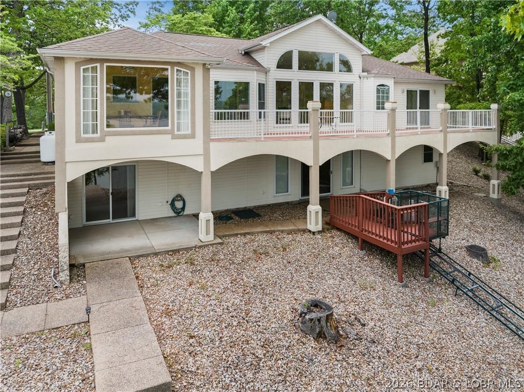 Image 4: Lake Home