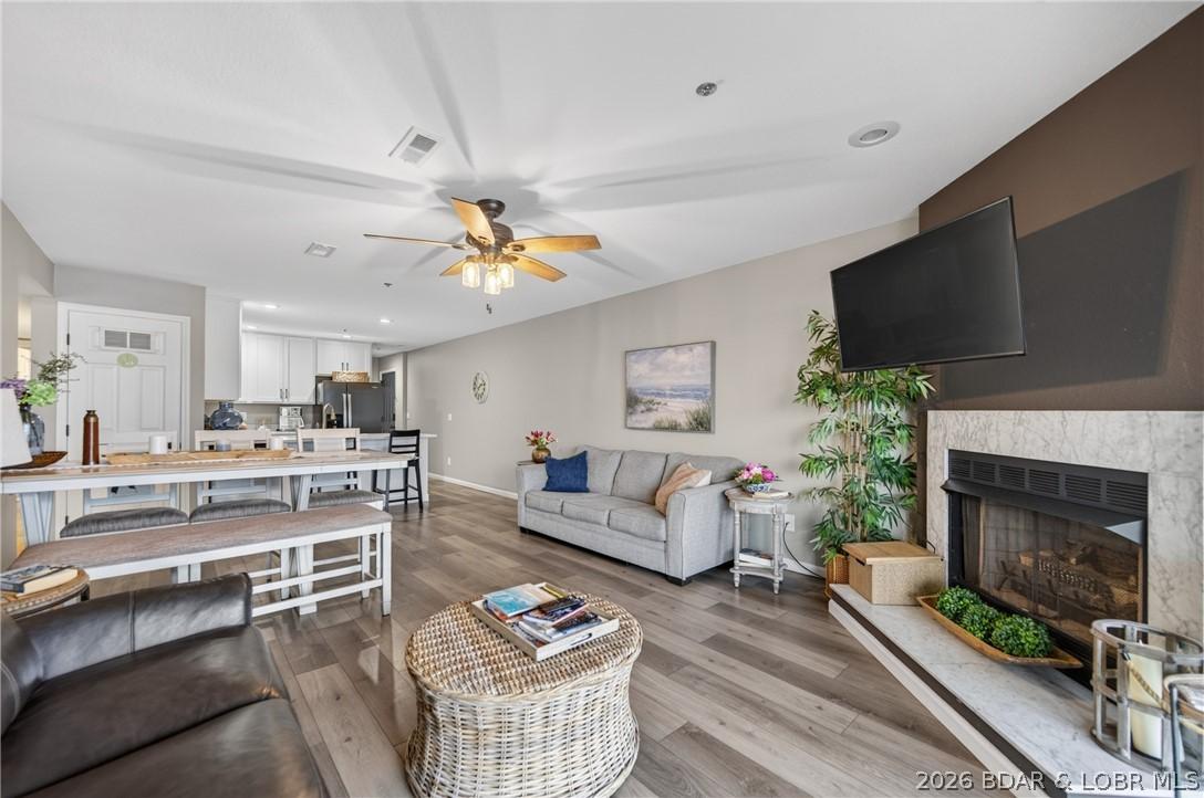 Image 2: Living room