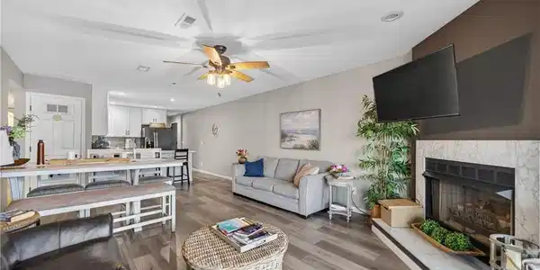 Image 2: Living room