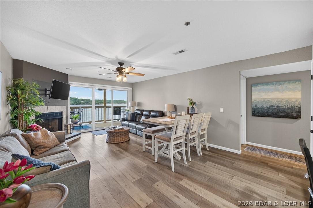Image 3: Living room