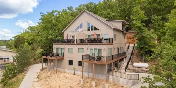 250 Yacht Club Landing Drive