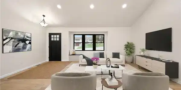 Image 3: Vaulted ceiling when walk in great room