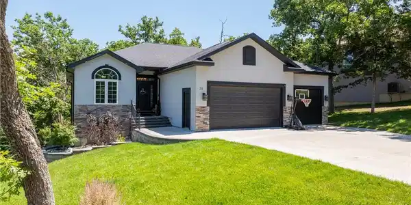 75 Autumn Lake Drive