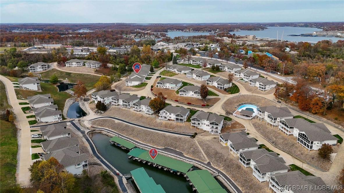 Image 2: Villa and boat slip