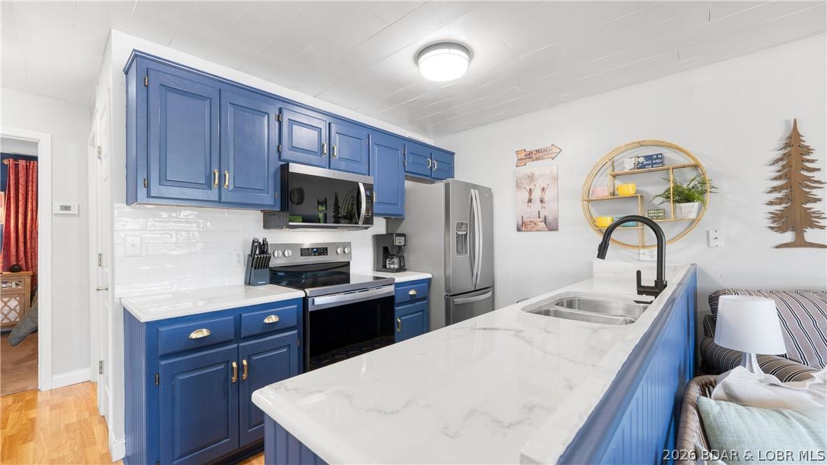 Image 4: All new stainless steel appliances