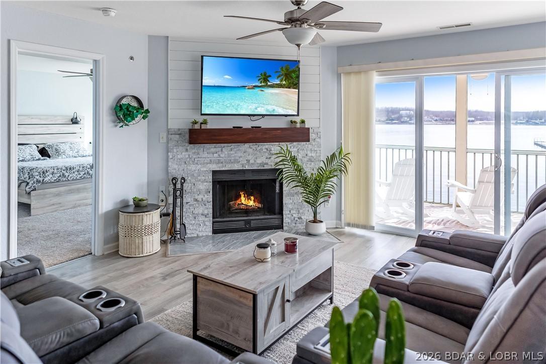 Image 3: Living Room.