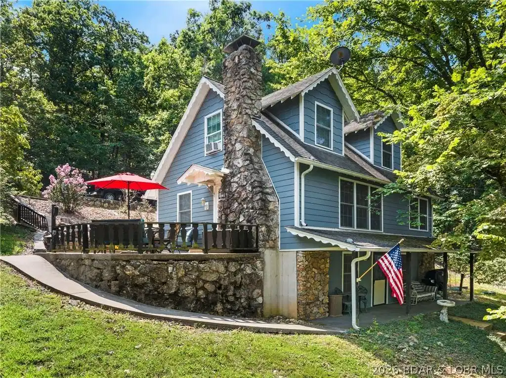Image 1: 54 Curvy Road
Camdenton, MO  65020