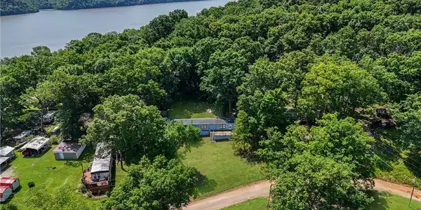 32410 N Ivy Bend Road