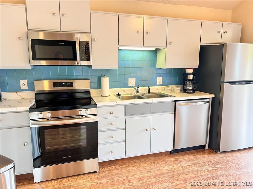 Image 1: Kitchen with New Appliances