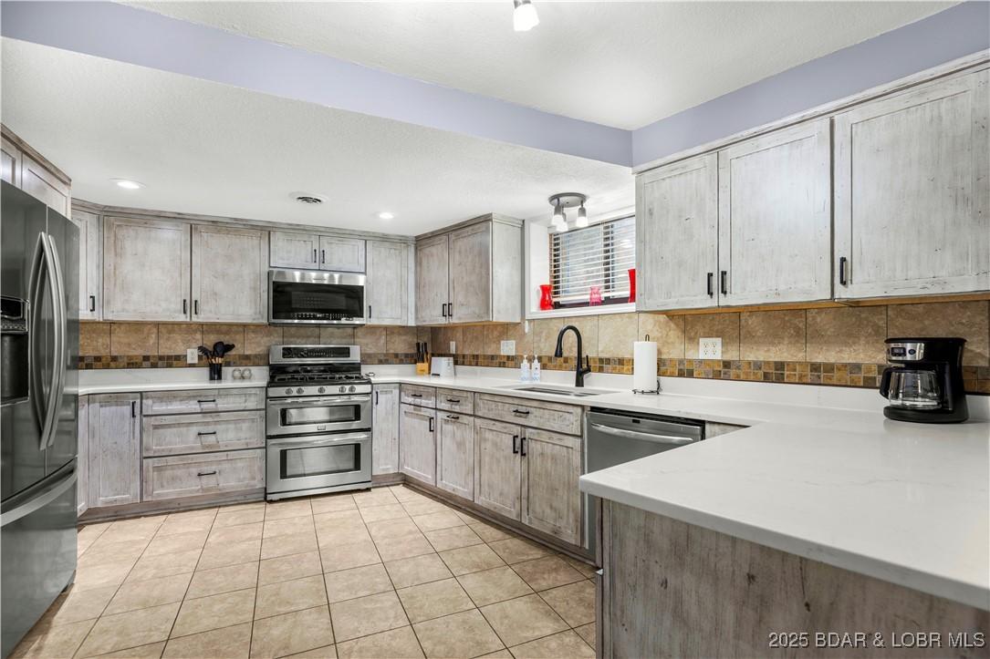 Image 2: Kitchen