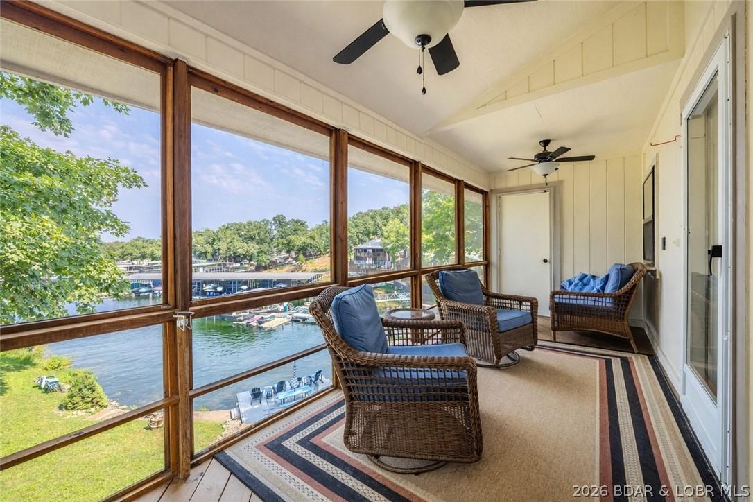 Image 3: Sun room
