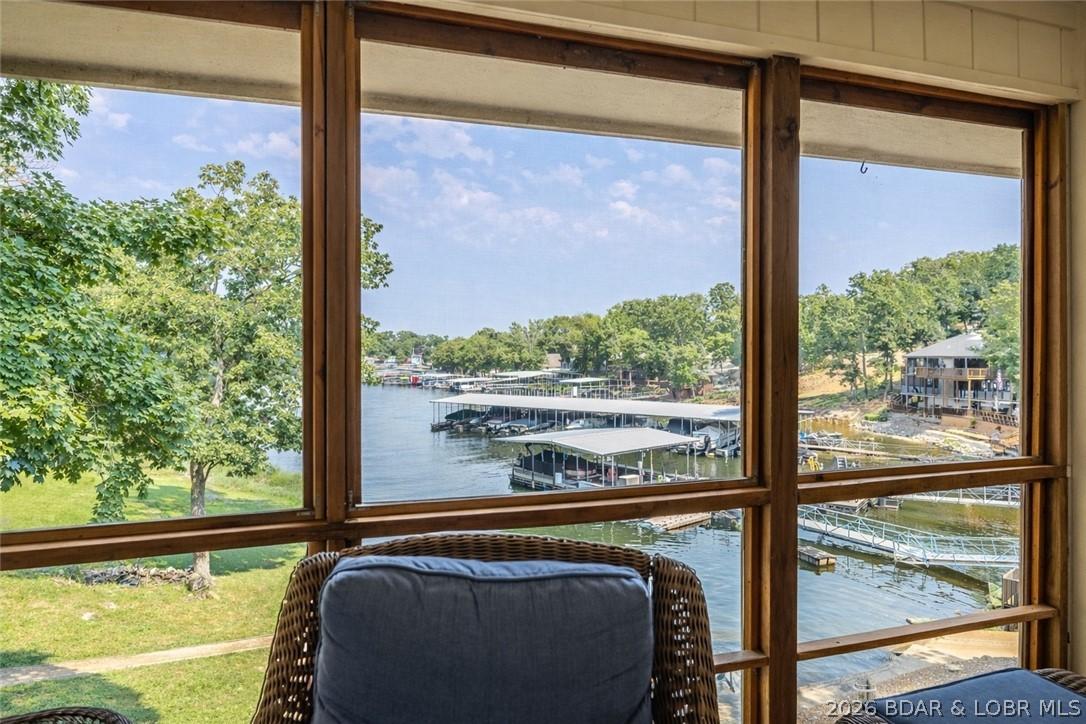Image 4: Sun room