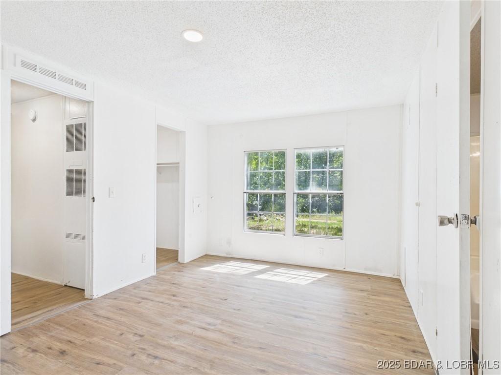 Image 4: living room