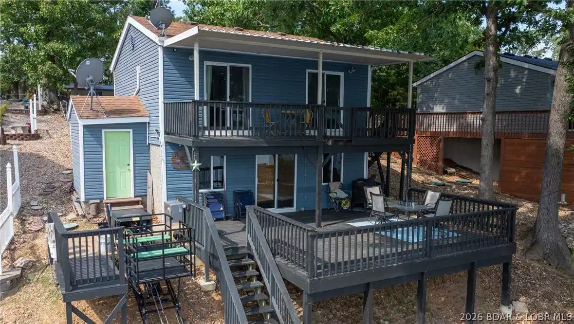 Image 1: Nice 2 level lakefront home with spacious decks