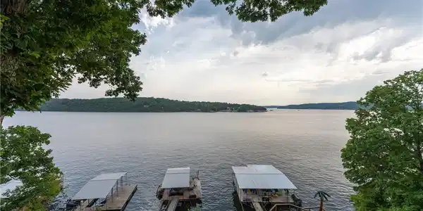 Image 4: Miles of lake views!