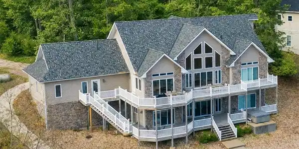 575 Graceland Pt