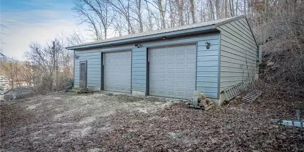 Image 3: 30' X 40' Shop on 3 acres second tier