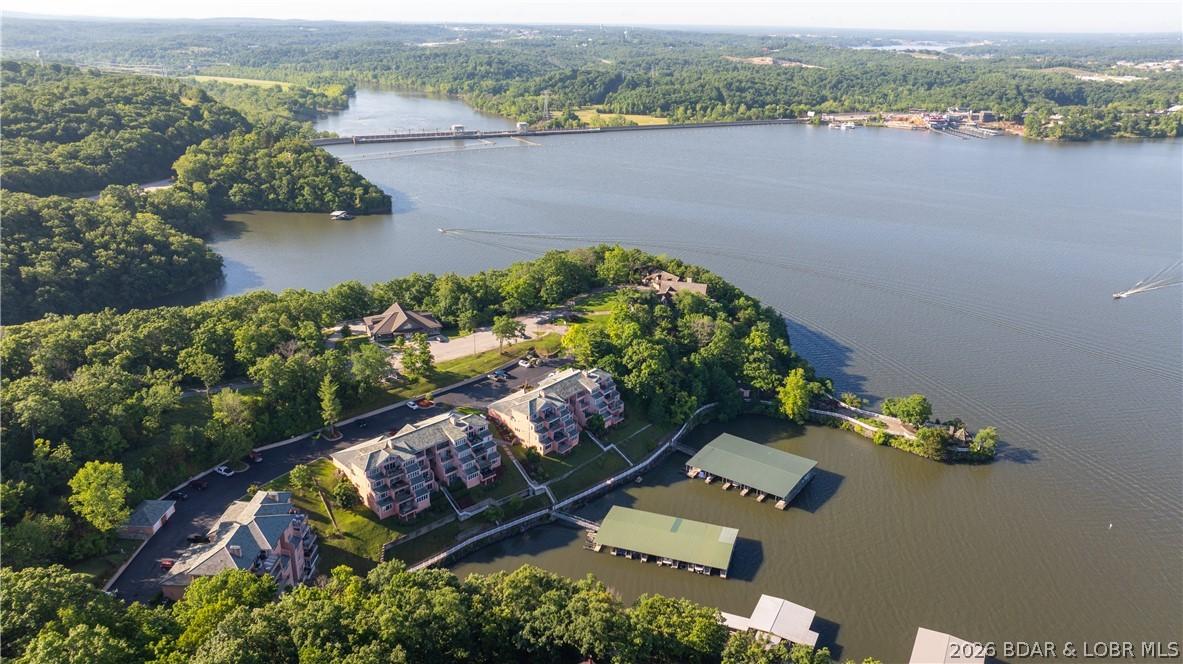 Image 1: Just minutes from the Bagnell Dam Strip
