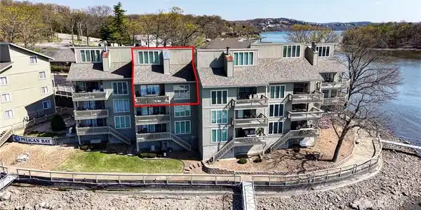 Image 2: Top floor allows for the best views!